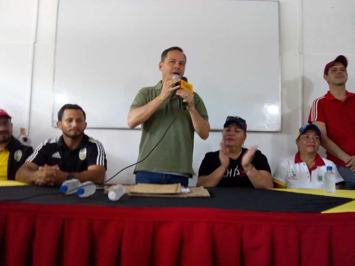 Tachira4F's tweet photo. #Ahora de la mano con el pueblo @VielmaEsTachira junto a @NellyverLugo  presente en jornada social y recreacional en parque 22 de febrero https://t.co/hINL9fLtk9