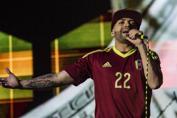 ElNacionalWeb's tweet photo. Músicos claman por una “Venezuela libre” en concierto benéfico en Miami https://t.co/WFFccSpH3o  https://t.co/wrwItXmANZ