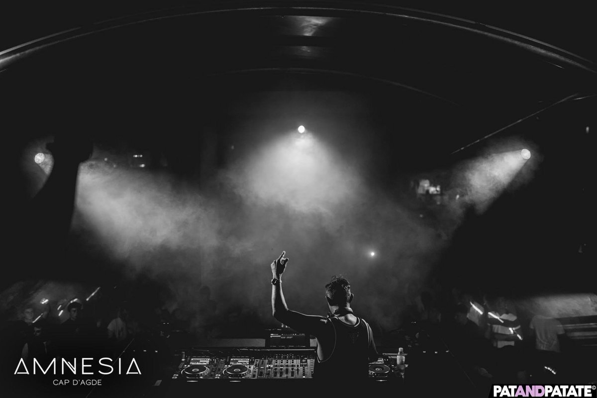 Bahuaud44's tweet photo. @djgetdown // #AmnesiaCap // #lasers by @JSFrance https://t.co/bcqCu4bOsS