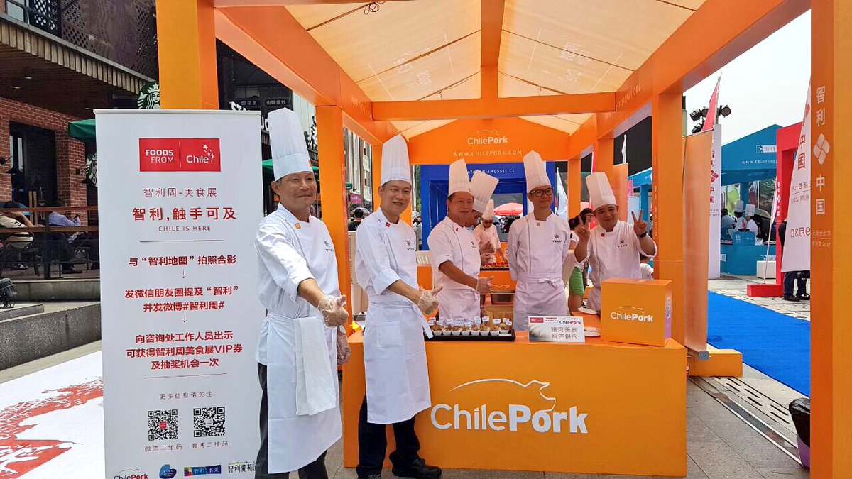 foodsfromchile's tweet photo. Más de 10 mil personas pudieron disfrutar de los productos chilenos en la Activación #FoodsFromChile en Starlight Walk de Guangzhou https://t.co/382CLTFXIx