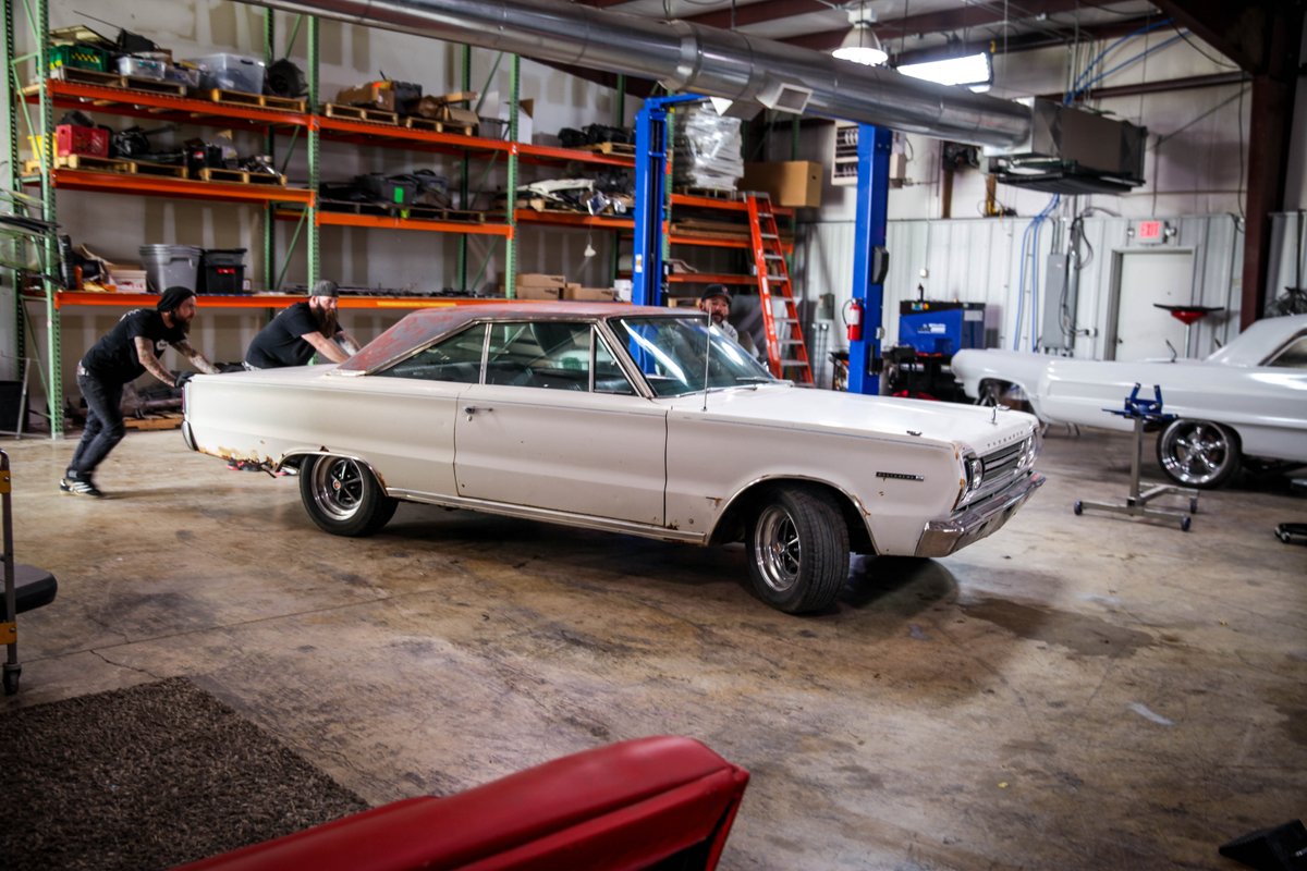 coolfirestudios's tweet photo. Tune in Monday to see these average Joes turn old cars into brand-new beauties! #GearDogs on @Discovery at 10/9c. https://t.co/WFo1YeS5WK
