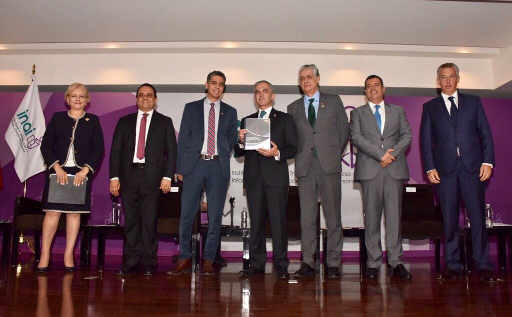SEBIEN_cdmx's tweet photo. #AcciónSemanalCDMX Obtuvimos 1er lugar en el Índice Estatal de Capacidades para el Desarrollo Social #IDES2017 @GesocAC https://t.co/OScNDliSow