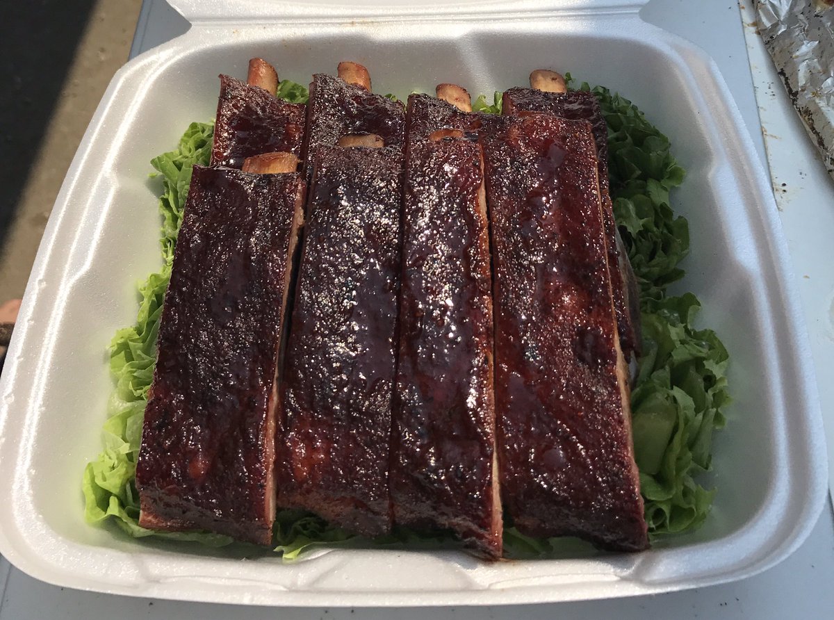 ThisButtsForYou's tweet photo. Too bad you can't taste these ribs #AR2017BBQ #SmokinWithSmithfield #ShowUsYourSmithfield #BBQ https://t.co/OFQGthANKa