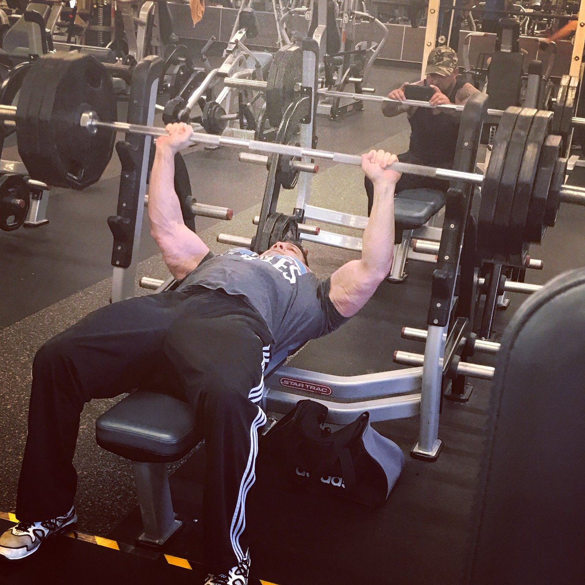 smcriix_finance's tweet photo. #gymlife #rawbench #creeperbehindme 💪🏻🏋🏻‍♀️💪🏻#nofakeplates https://t.co/oJtM9uXWav