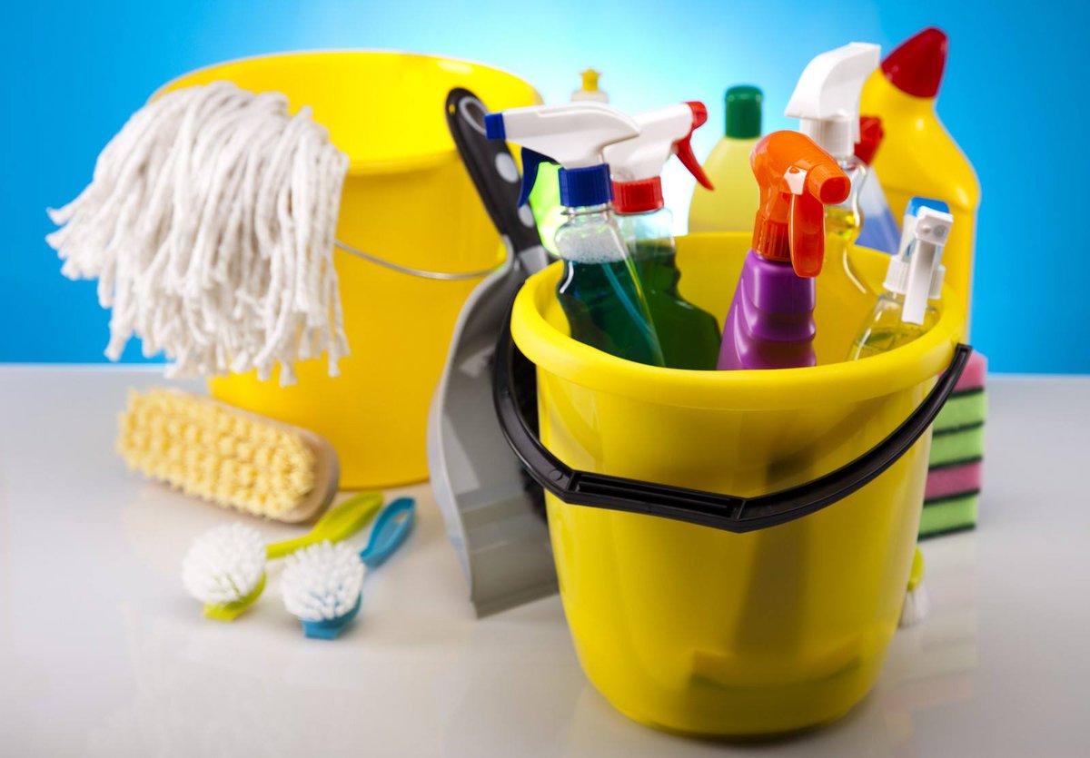 The Dickinson donation center is needing cleaning supplies: paper towels, bleach, spray cleaners...  #HarveyRelief facebook.com/CityOfDickinso…