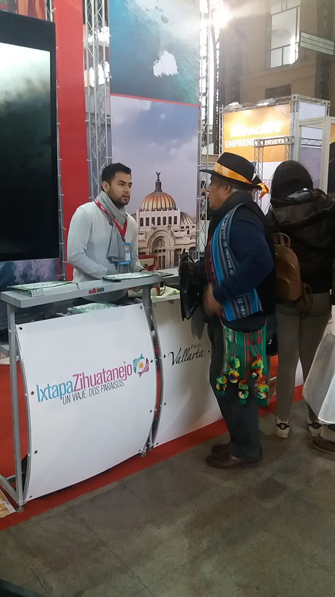 pedrocastelan's tweet photo. Seguimos en la Feria #VyVA en #SantiagodeChile promocionando nuestro #IxtapaZihuatanejo #AlianzadelPacifico @erescalona11 @VisitIZ https://t.co/SitYHQcpvl