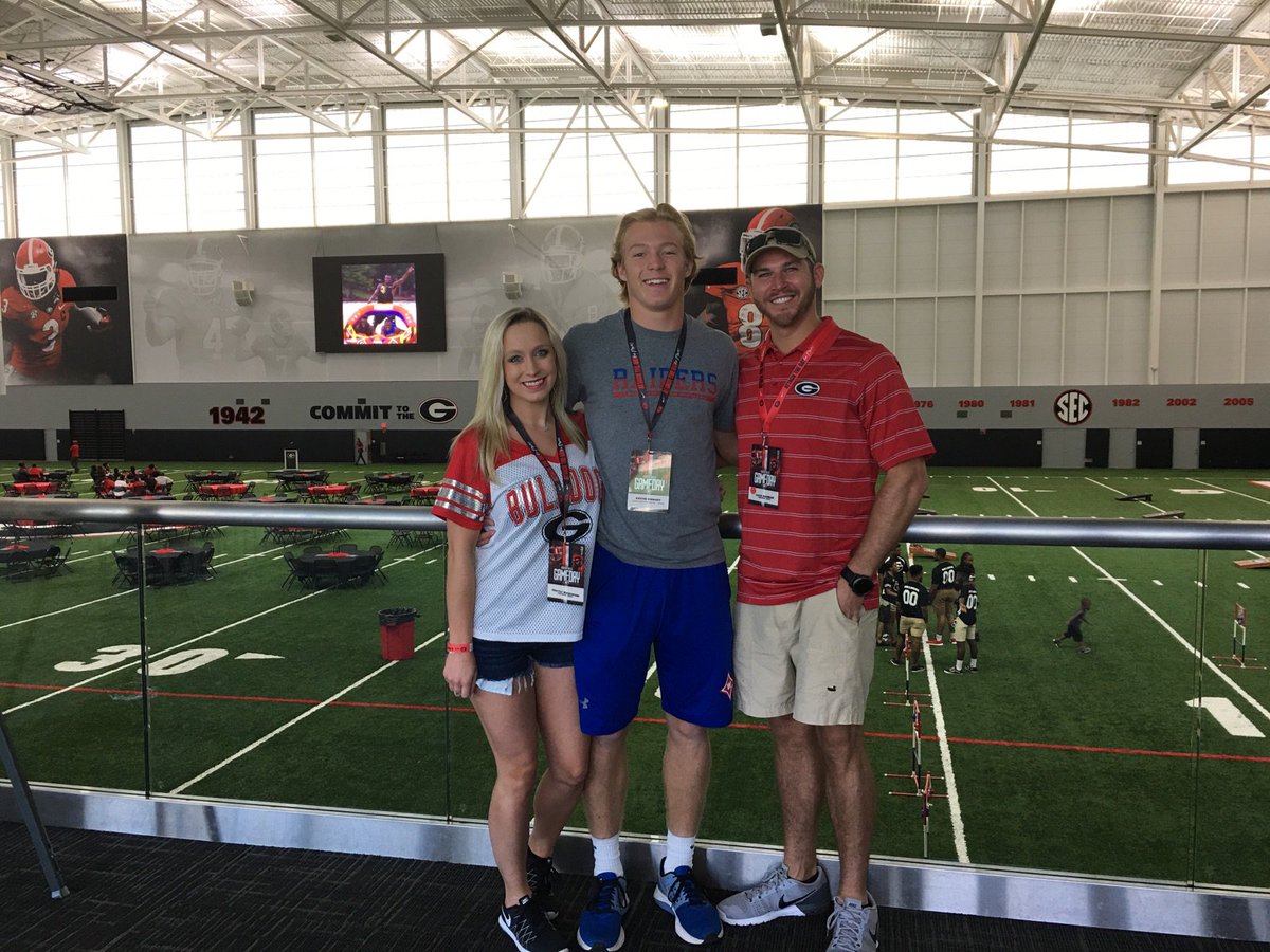 WaltonRecruits's tweet photo. 2019 QB @kirksey_austin enjoyed GAME DAY @FootballUGA yesterday! #Georgia #APPvsUGA https://t.co/0cJ7mvjaEa https://t.co/xoJeGP0ngH