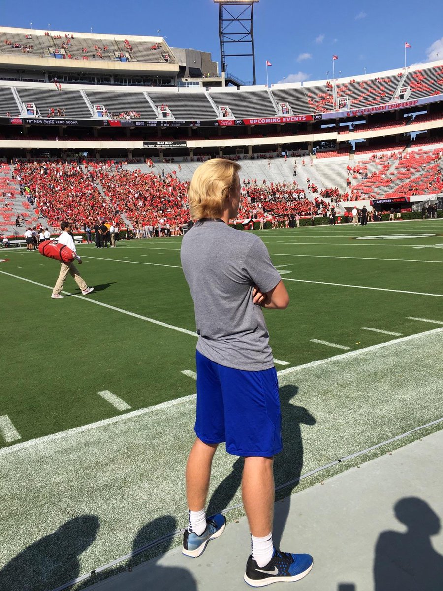 WaltonRecruits's tweet photo. 2019 QB @kirksey_austin enjoyed GAME DAY @FootballUGA yesterday! #Georgia #APPvsUGA https://t.co/0cJ7mvjaEa https://t.co/xoJeGP0ngH