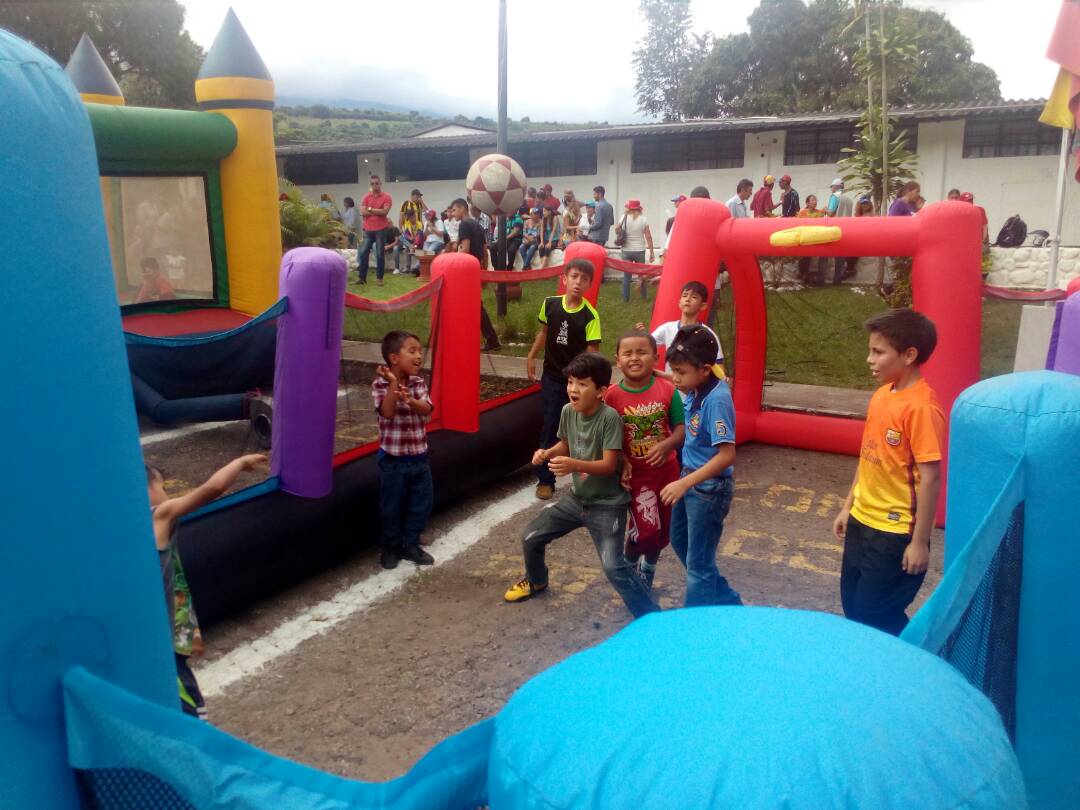 Tachira4F's tweet photo. Gracias a @GobiernoTachira y @VielmaEsTachira niños y niñas de Cárdenas disfrutan actividades recreacionales en el parque 12 de febrero https://t.co/ivTLpzG3Ze