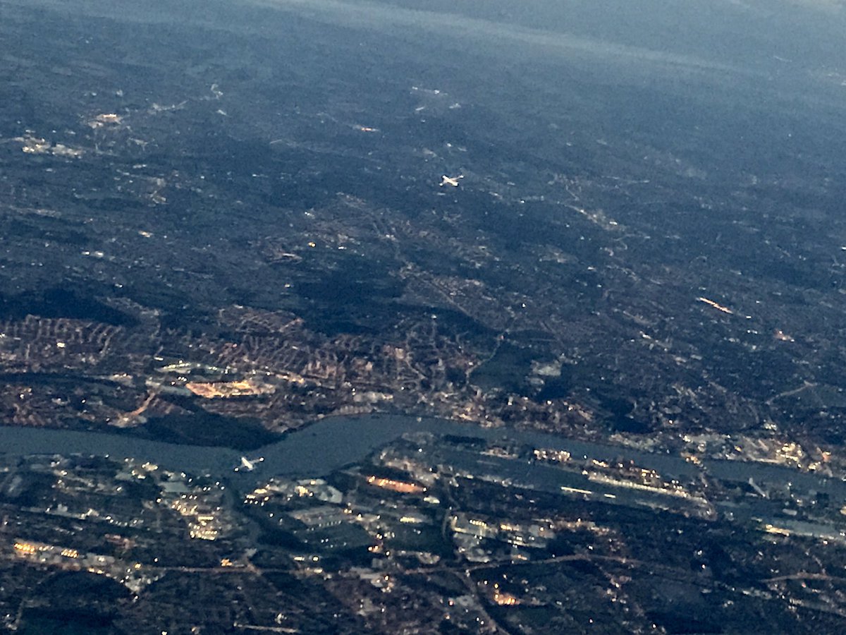 MarkGrigg's tweet photo. Busy hold over Lambourne, waiting for Heathrow to open this morning #pilotview #avgeek 😎 https://t.co/y4N0mXdRaM