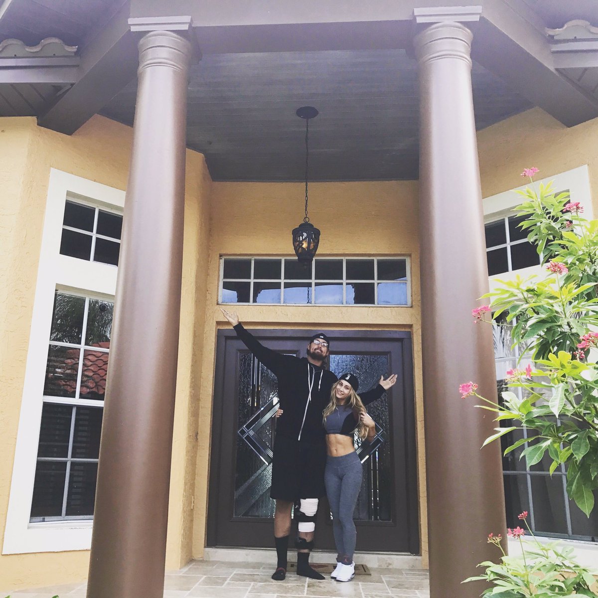 CarmellaWWE's tweet image. In the midst of all this craziness.. @BigCassWWE &amp;amp; I bought a house!! #weregrownupsnow 🙊🏡💕