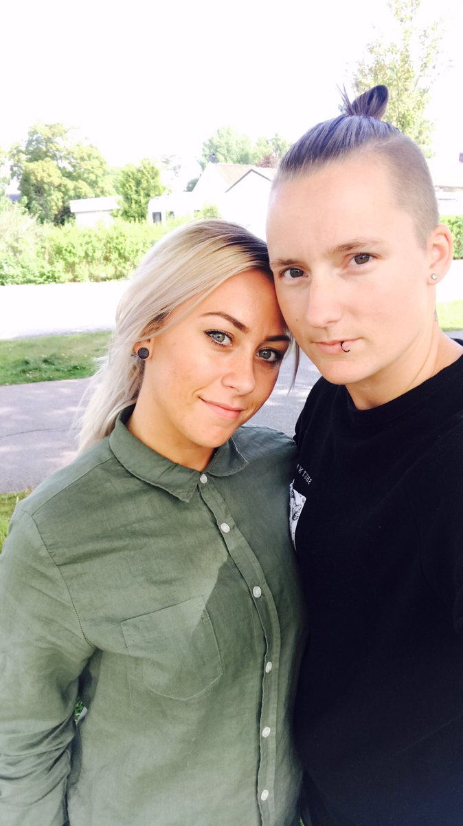 edebackibfdam's tweet photo. De är tillbaka! Borta bra, men hemma bäst! Sabbe och Jennie har bestämt sig för att spela för oss även kommande säsong! 💙 #dansaåvanäck https://t.co/1mRAqYdLMY