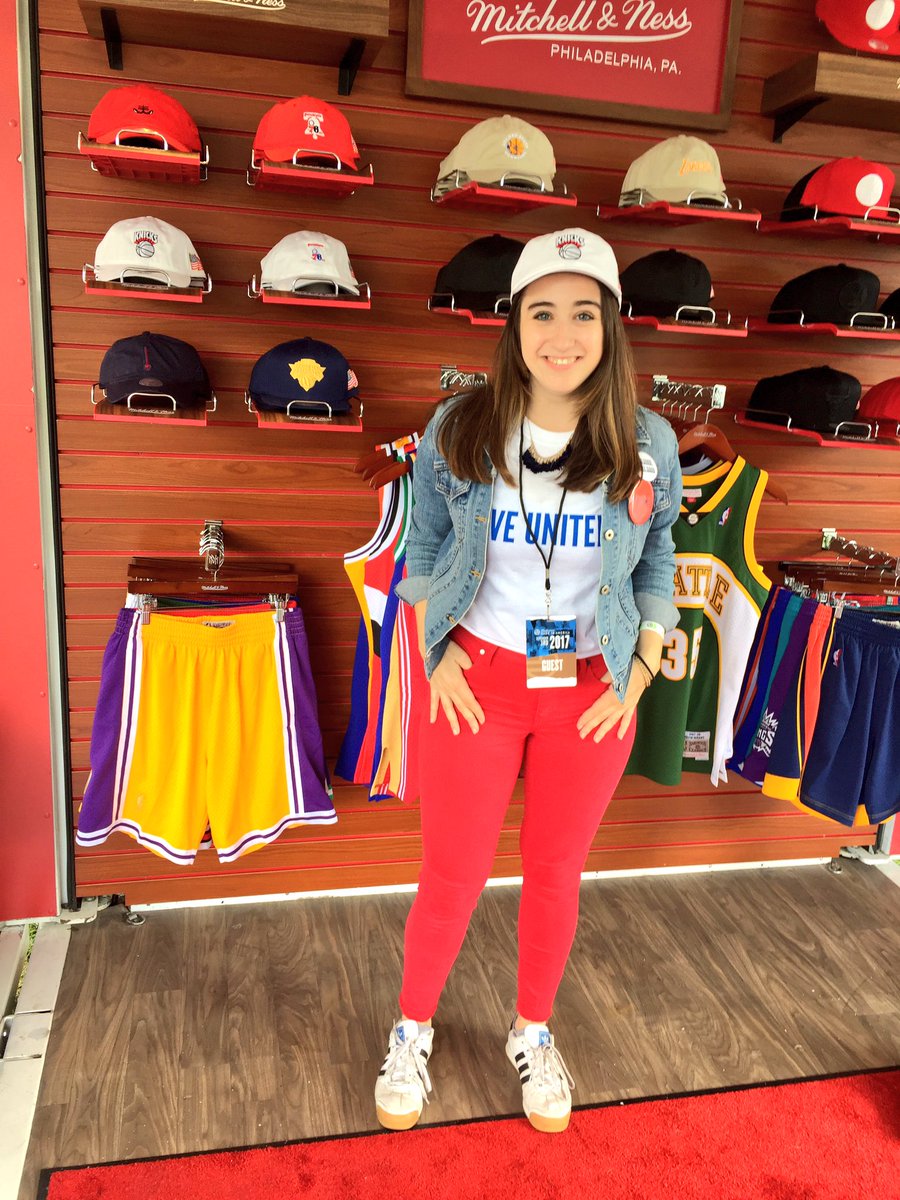 TeresaTellekamp's tweet photo. Backstage at @MIAFestival with @mitchell_ness! Thanks for the dope @nyknicks hat! #mnMIA #MadeInAmerica https://t.co/z3h0r7vnbK