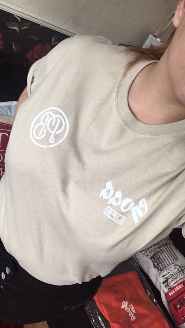 cherelle1998's tweet photo. Still can't believe how lucky we was to be able to go to the #SLxPB shop. Comfiest merch EVER ❤️

 @Joe_Sugg @PointlessBlog @Zoella https://t.co/BN6qpbhZi7