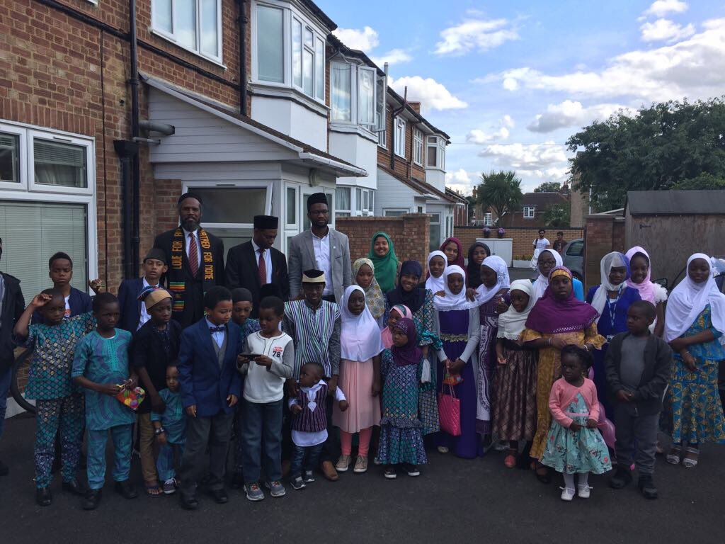 PAAMA_UK's tweet photo. The future generation of the #PAAMA family with Imam Azhar Haneef, President #PAAMA_USA @Imam_Dibba &amp; President #PAAMA_UK Tommy Kallon. https://t.co/pnUYuKloZ4