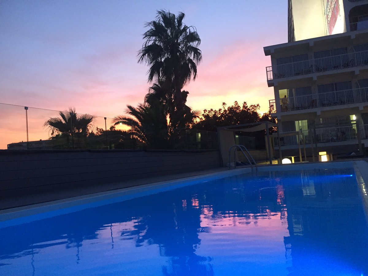 SolHouseStudio's tweet photo. Couldnβt end the week with a better view ππ #mallorca #solsets #mixedby #goodtimes https://t.co/zvNOn5ZhKQ