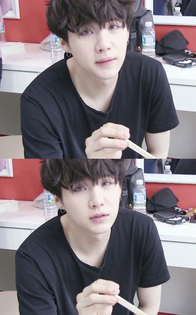 bts_faten's tweet photo. @Bts2001Suga 😆💕 https://t.co/CdKizMz4bd