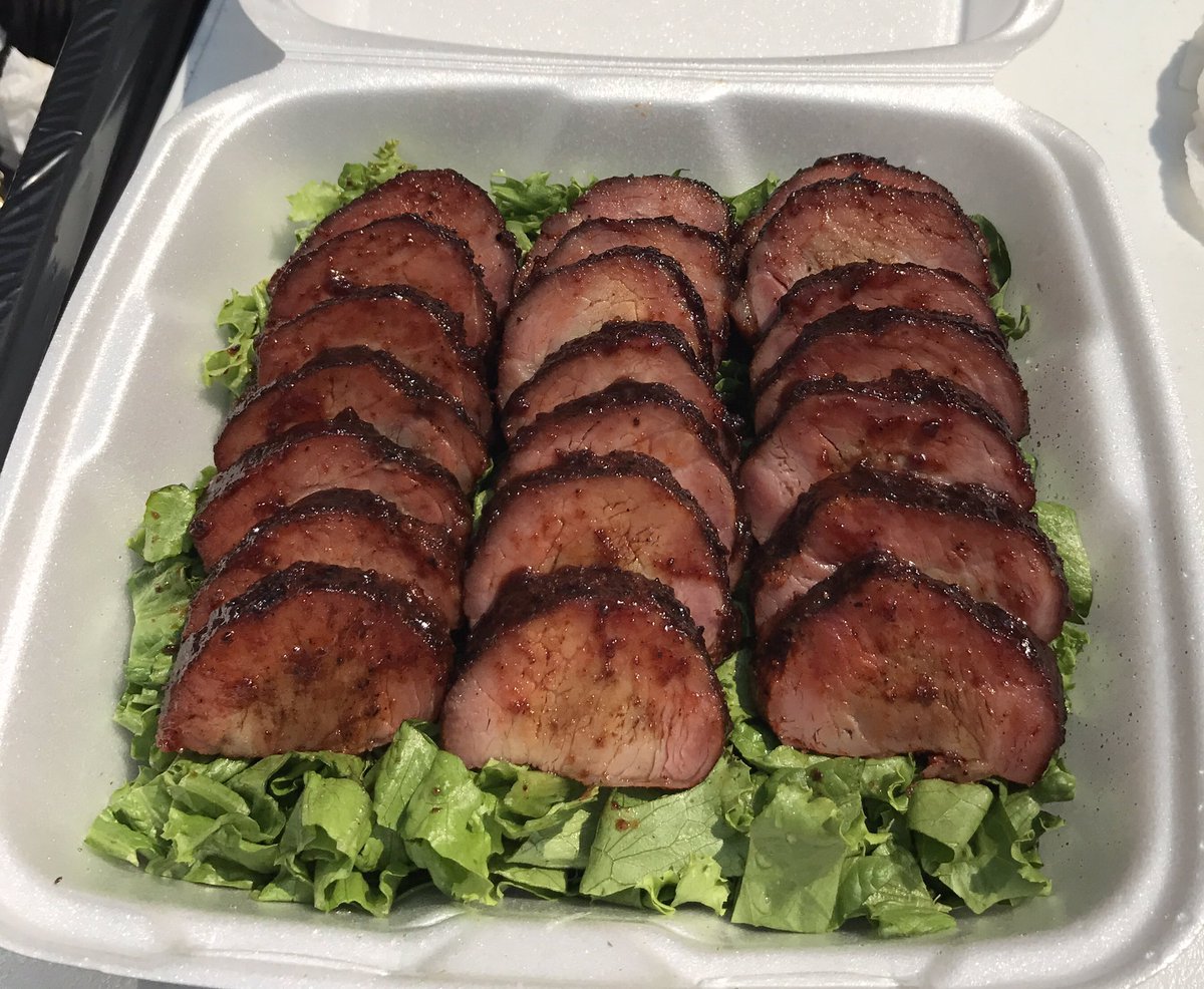 ThisButtsForYou's tweet photo. The pork turned out well #AR2017BBQ #SmokinWithSmithfield #ShowUsYourSmithField #BBQ https://t.co/K065uaqK3b