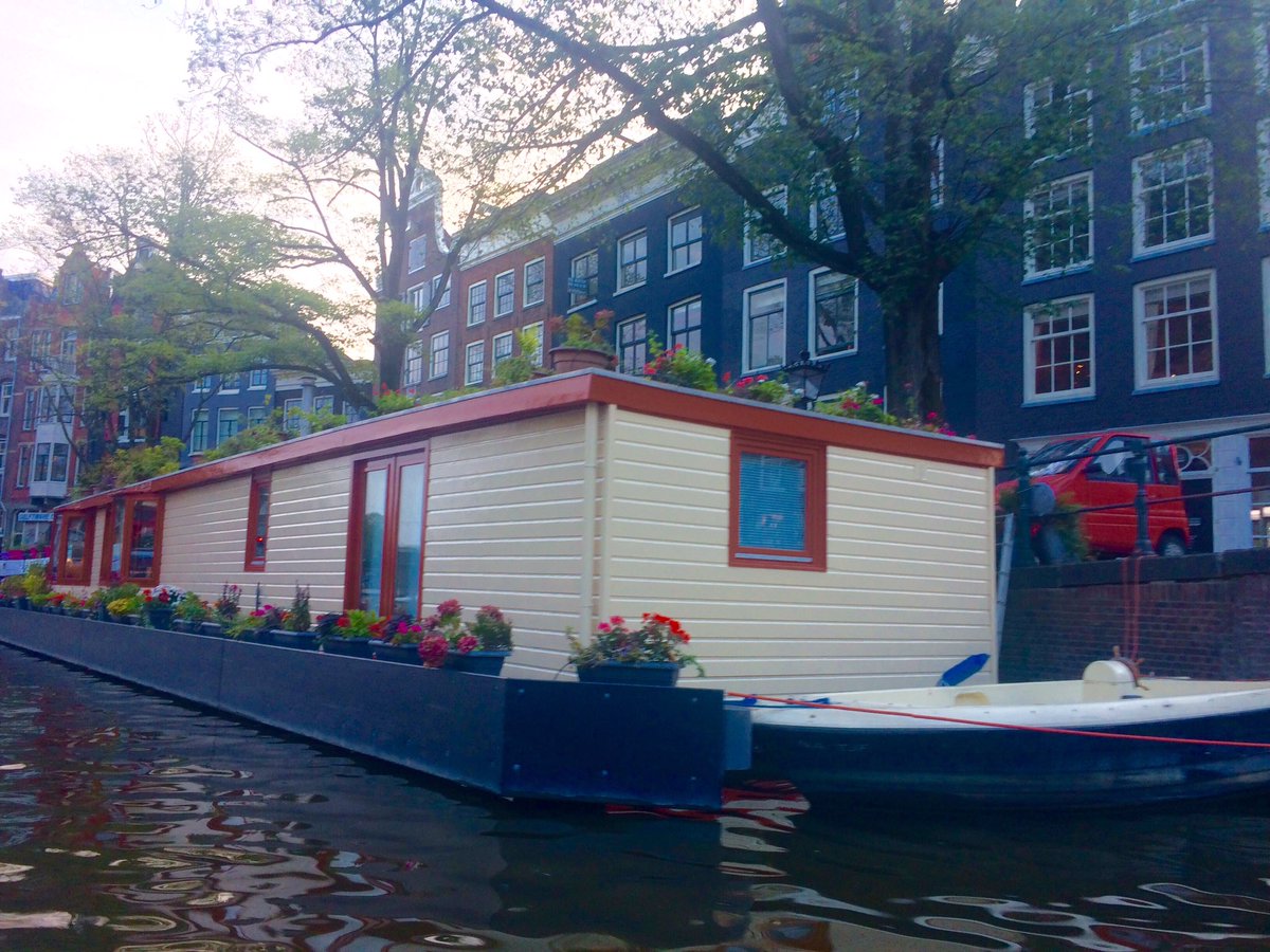 AmandaTrafalgar's tweet photo. Fancy living in a houseboat? #Amsterdam #EuropeanHighlights #SimplyTrafalgar #MagicalMoments #WelcomeReception https://t.co/cd16kq0P8A