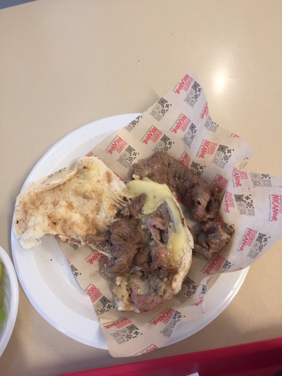 cesar_maturana's tweet photo. Nunca reclamo x la mala comida d 1 lugar. Pero lejos el PEOR Barros luco d #Iquique se sirve en #FuenteNicanor d Mall Plaza  HOY INAUGURARON https://t.co/cDIrZG11tu