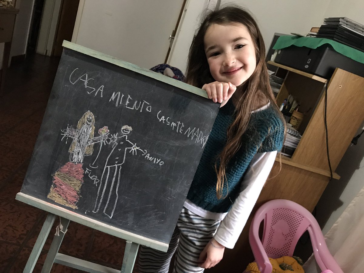 Paladino_Julia's tweet photo. Mi ahijada me hizo un dibujo diciéndome que tengo que CASARME. Está el #ANIYO y todo. Help, I need somebody. https://t.co/W0gWLgygtT