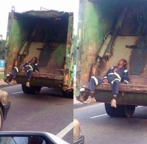 lsfaal's tweet photo. صوره يجب ان تعلق في عقول اولادنا ،
حتى يعلموا انهم في رغد من العيش ،
وان سررهم من حرير اللهم لك الحمد والشكر ،، https://t.co/egcLTIKE6r