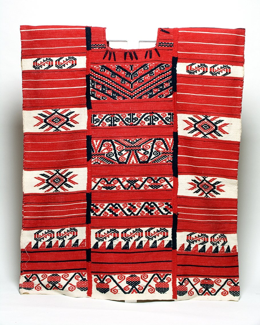 MiMuseoIndigena's tweet photo. #SabíasQue al tejer un huipil las mujeres #chinantecas plasman símbolos sobre su historia, costumbres, cosmovisión y relación con naturaleza https://t.co/45ipSEfMCr