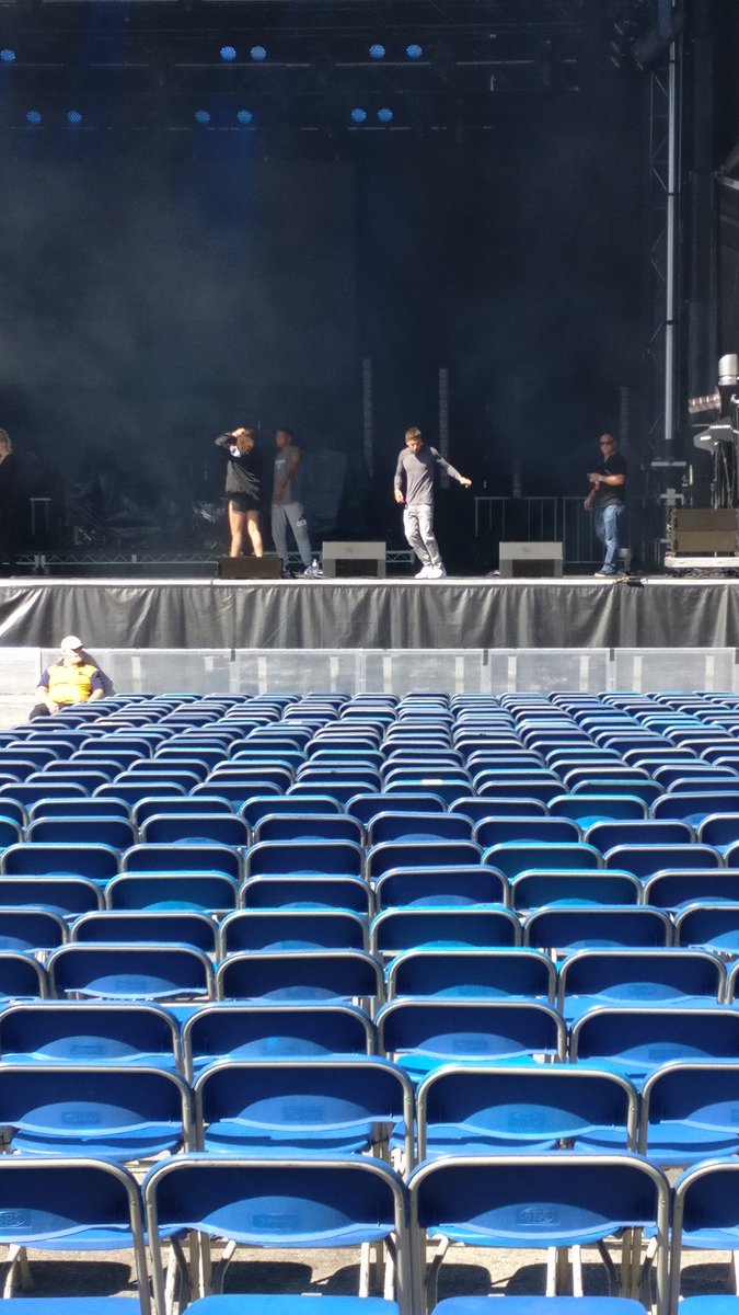 iHeartRadioCA's tweet photo. COME SEE YA MANS @LiamPayne soundcheck on point! #iHeartRadioBeachBall https://t.co/5tXELKcHLN