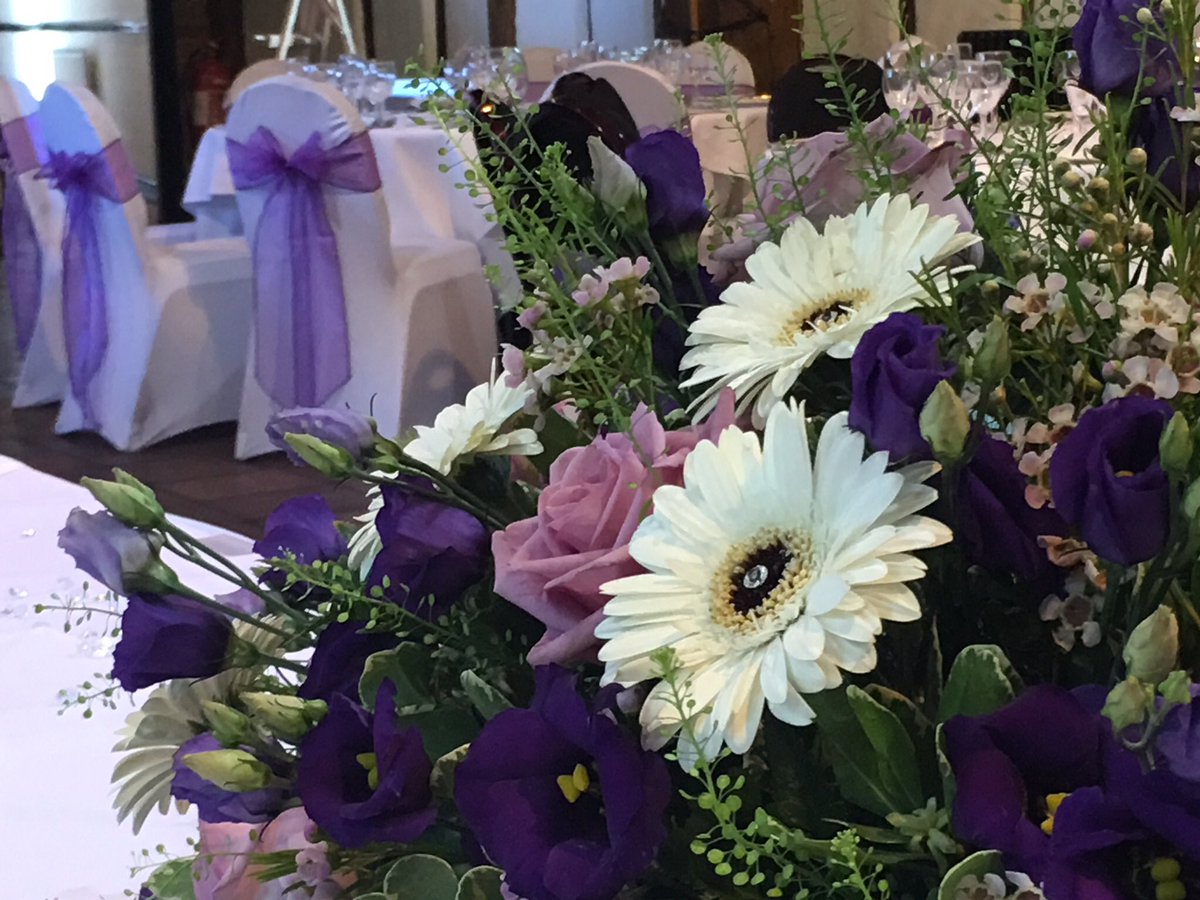 Congratulations 🎉Getting married 2018? bookings being taken now call to have a chat about your flowers 07747 195325