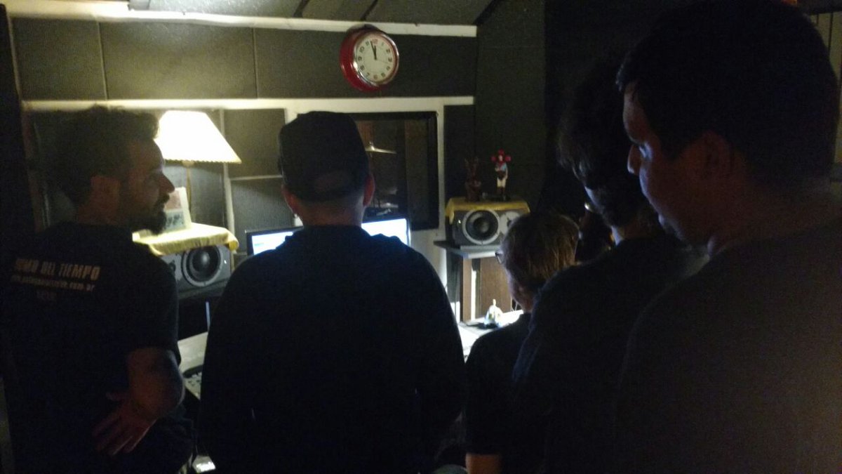 La_Inefable's tweet photo. Finalizamos la doble jornada de grabación de batería en #HumahuacaRecords bajo la tutela del DrDrum #takacarlesso y @franzfunes #Nuedisco https://t.co/x7S0FvpV6v