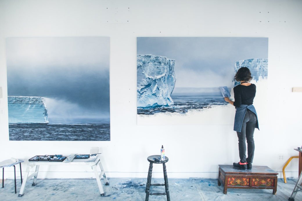Inviernos_'s tweet photo. Zaria Forman. Pintora hiperrealista que usa la técnica del pastel para crear sus icebergs de Groenlandia.

Impresionante. 🎨💙 https://t.co/33YQ2HSIaD