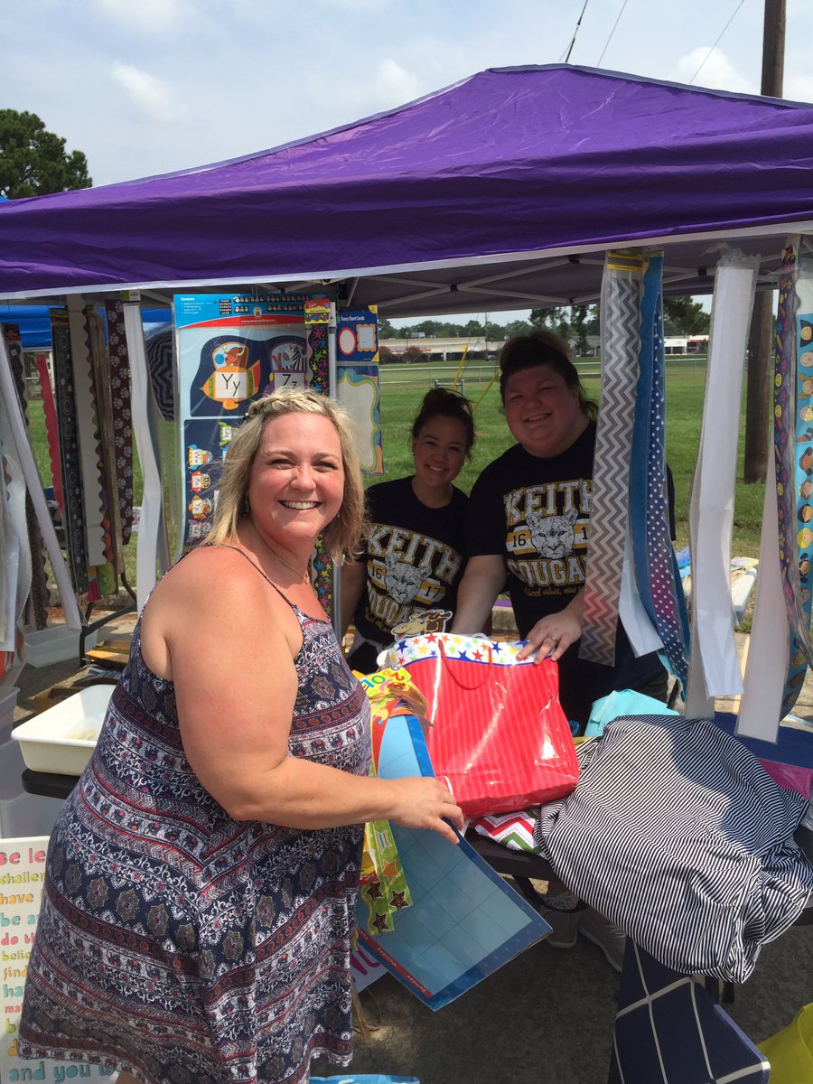 Mark Henry tweet media