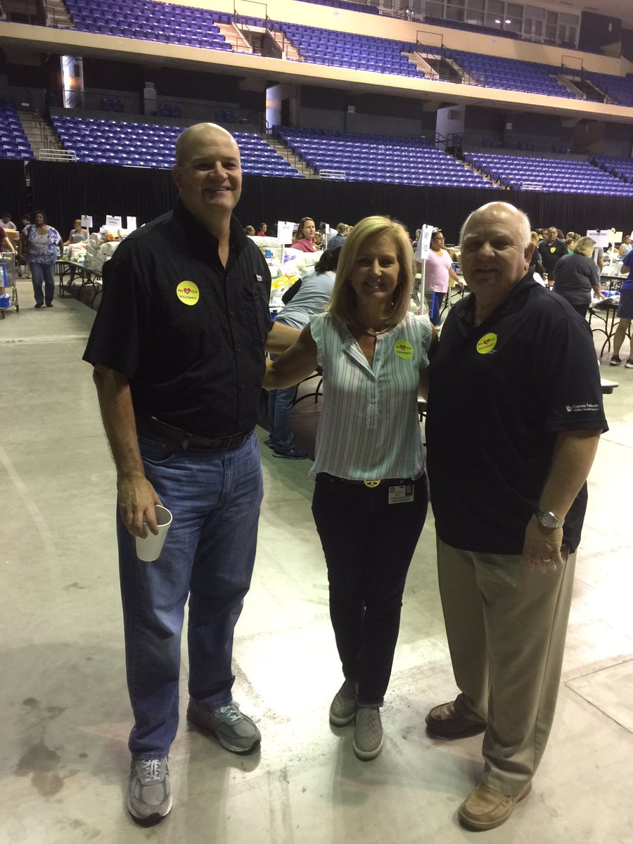 Mark Henry tweet media