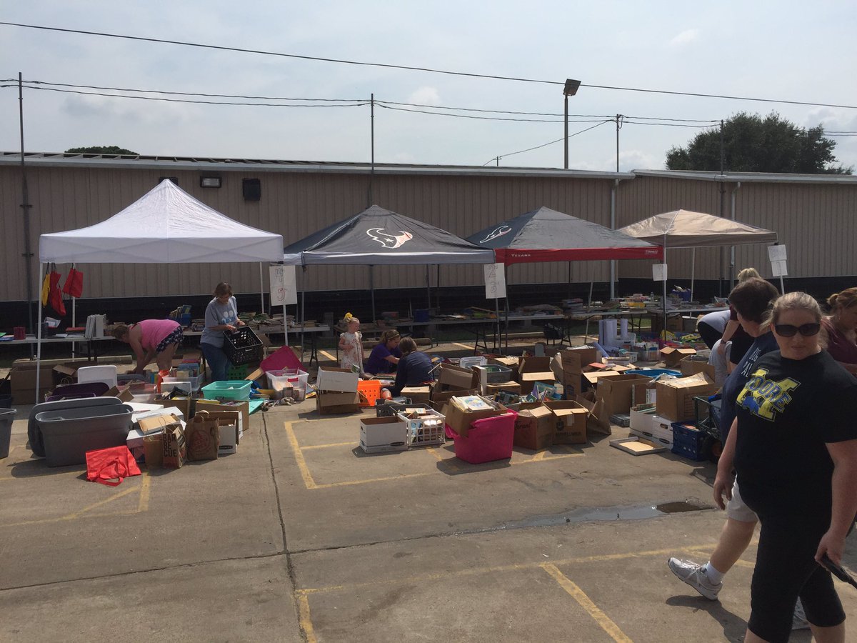 Mark Henry tweet media