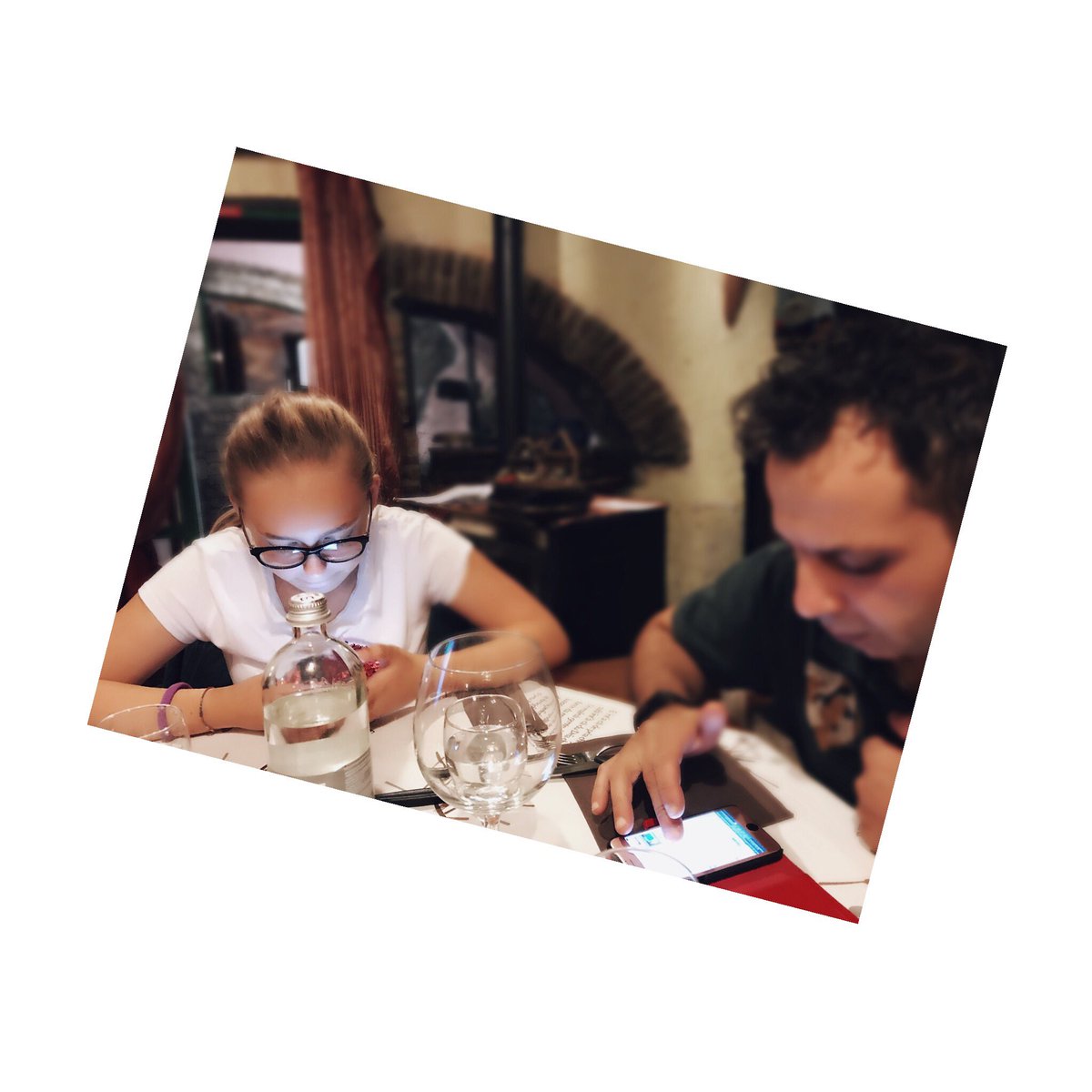 AgaccioBarbara's tweet photo. #familytime#🤔grandi discorsi???
#socialfamily https://t.co/S6bfH2orMZ