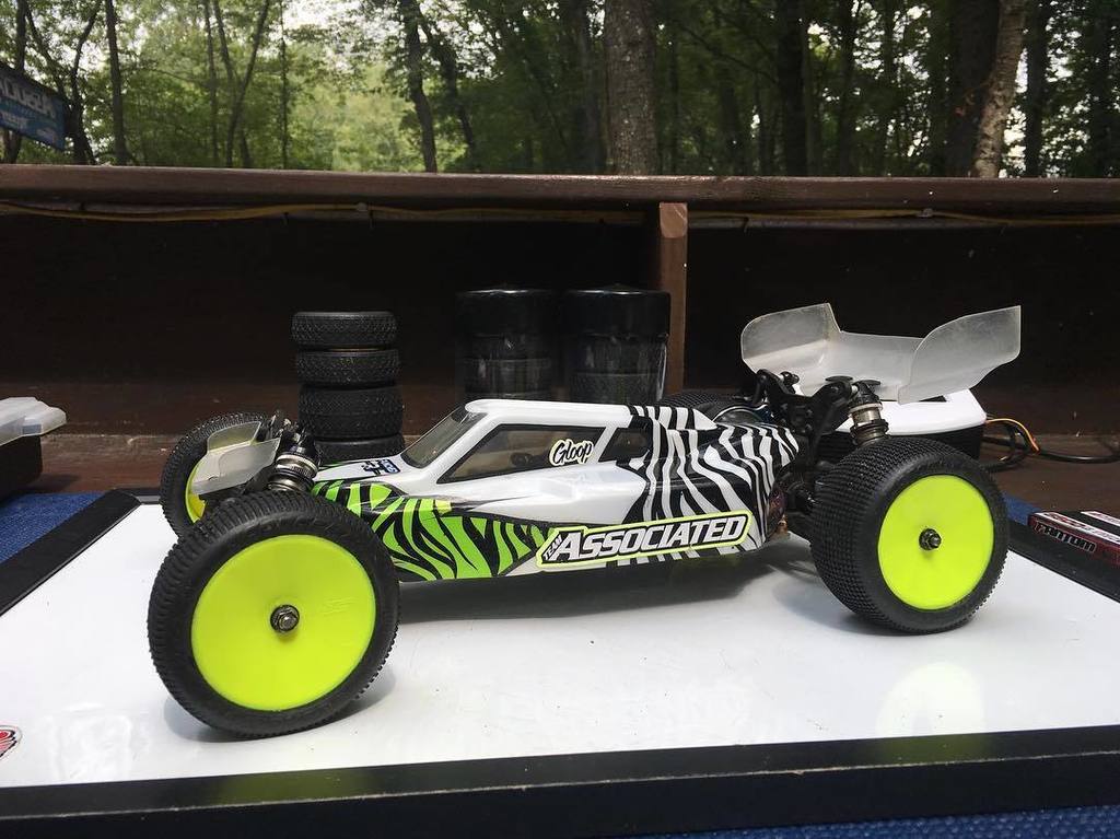 Ripitupfilms's tweet photo. Ripping the @teamassociatedrc B6D today! #B6D #B6 #TeamAssociated #ripitupfilms https://t.co/H9fj6uJfO0 https://t.co/3JIR8hKtN5