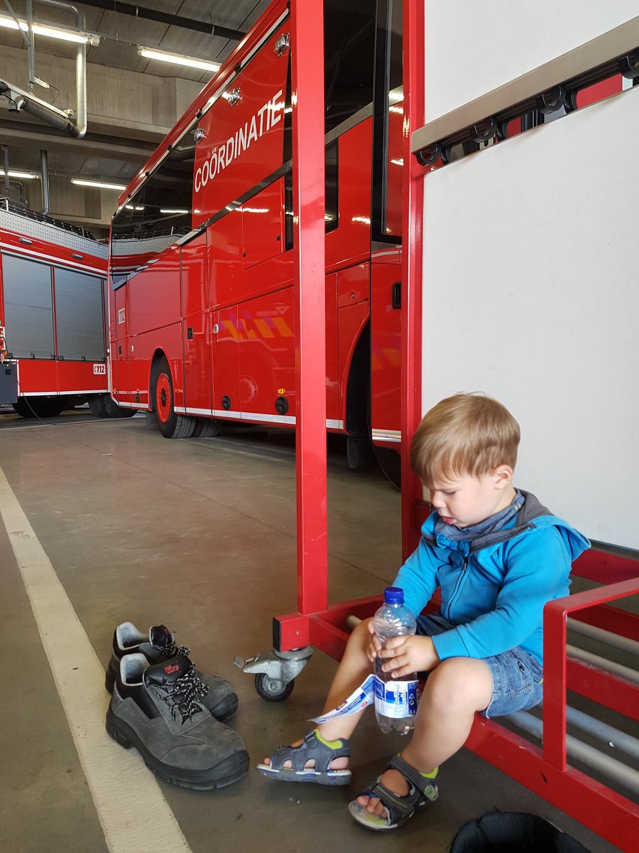Bezoekje aan collega's van <a href="/BZAntwerpen/">Brandweer Zone Antwerpen</a> bedankt voor de mooie uitleg. Pepijn vond het prima en wacht geduldig op een interventie!