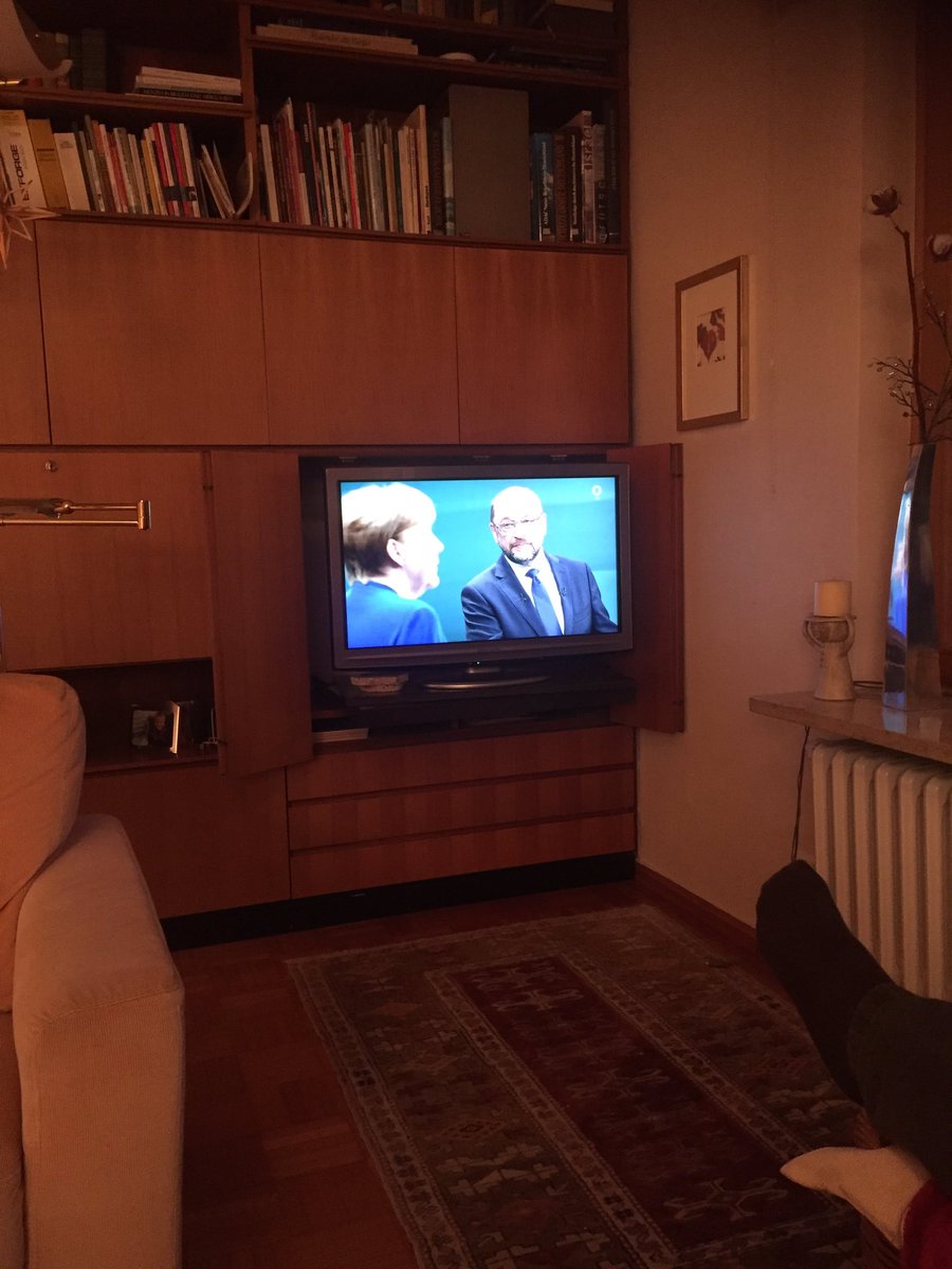 AndreasFinzel's tweet photo. An evening of German politics. Kanzlerduell #germanelection2017. @derPolitainer https://t.co/b2mNOfSEqk