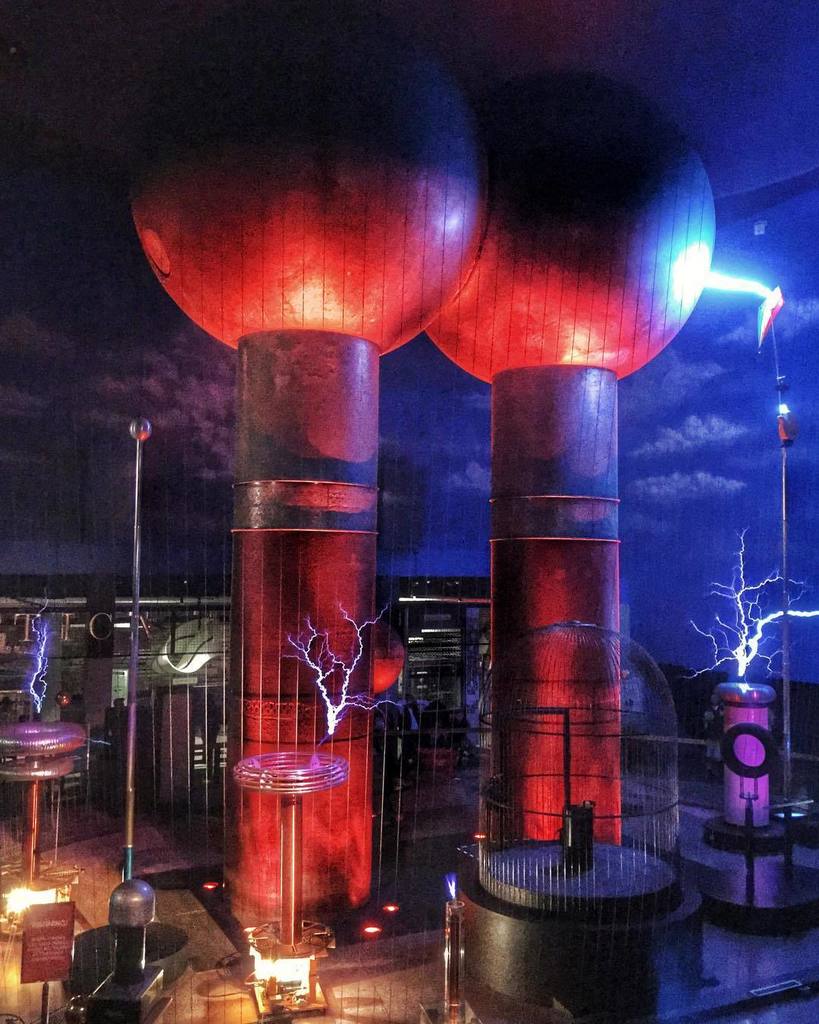 CreativeNShore's tweet photo. Still as cool as we remember it being! @museumofscience #roadtrip #csontheroad #lightning #museumofscience https://t.co/qVgRdYRExX https://t.co/5UbeY5L2nf