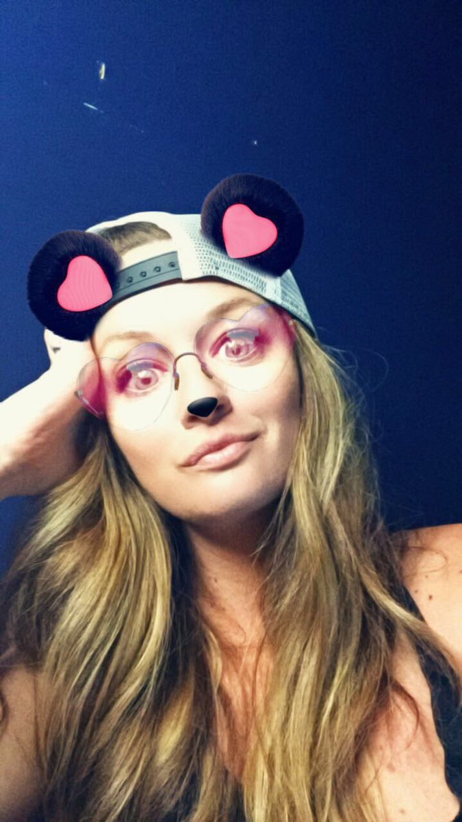 LucidLinds's tweet photo. Waiting for my shoot to start like ... #photo #photography #lucidlindsphoto #tocreate #picturemakin' #snapchat https://t.co/DtFydAwiCB