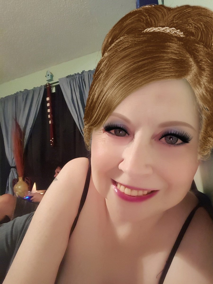 PalePrincess69's tweet photo. Happy Sunday Twitter-Verse!!! https://t.co/KOqbFNFxGY
