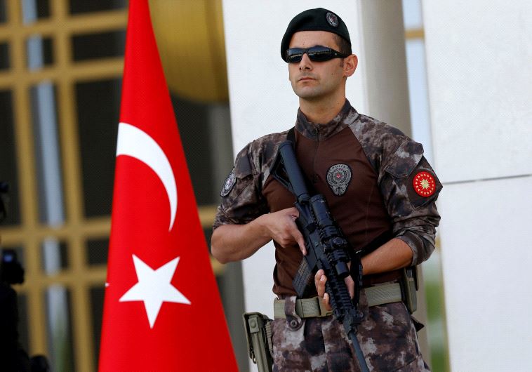 Jerusalem_Post's tweet photo. The US standoff with Turkey https://t.co/0MiiWJ96TL https://t.co/NMlan8l2lJ