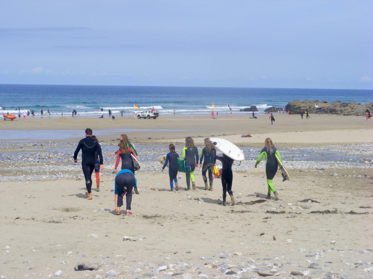 choughchough's tweet photo. Girls learning to surf at Porthtowan #surfergirls #lovetosurf #freedom https://t.co/aRdP2qlSP2