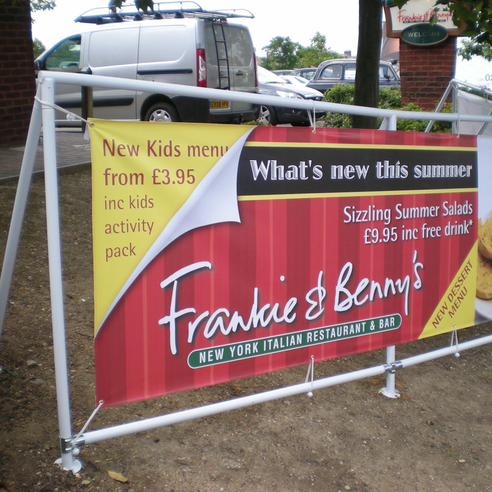 VandCDesigns's tweet photo. Display your outdoor #banners properly with our range of banner frames #pvcbanner #signs #displays #ATSocialMedia #uksopro @rtUKBiz https://t.co/AC2u8VZF6N