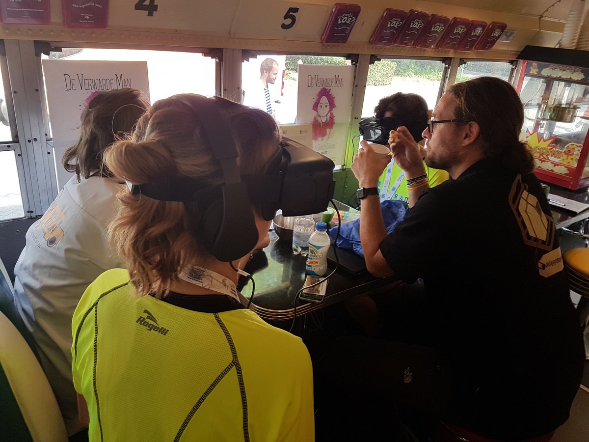 stigmatour's tweet photo. Weer volop interactie &amp; beleving bij @stigmatour met @eensteekjelos &amp; @Verwarrendeman bij @tilburgtenmiles met @ZorgbelangBr &amp; @RIBWBrabant https://t.co/xHSXxKtkPs