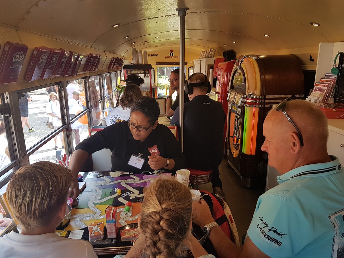 stigmatour's tweet photo. Weer volop interactie &amp; beleving bij @stigmatour met @eensteekjelos &amp; @Verwarrendeman bij @tilburgtenmiles met @ZorgbelangBr &amp; @RIBWBrabant https://t.co/xHSXxKtkPs