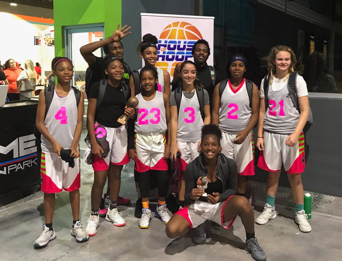SH3LTON12's tweet image. Enjoying Labor Day Weekend w/some of my faves and another Championship! #RespectThePink #Ball4LyfePINK #PassionWithPassion #ThemGirlsGood