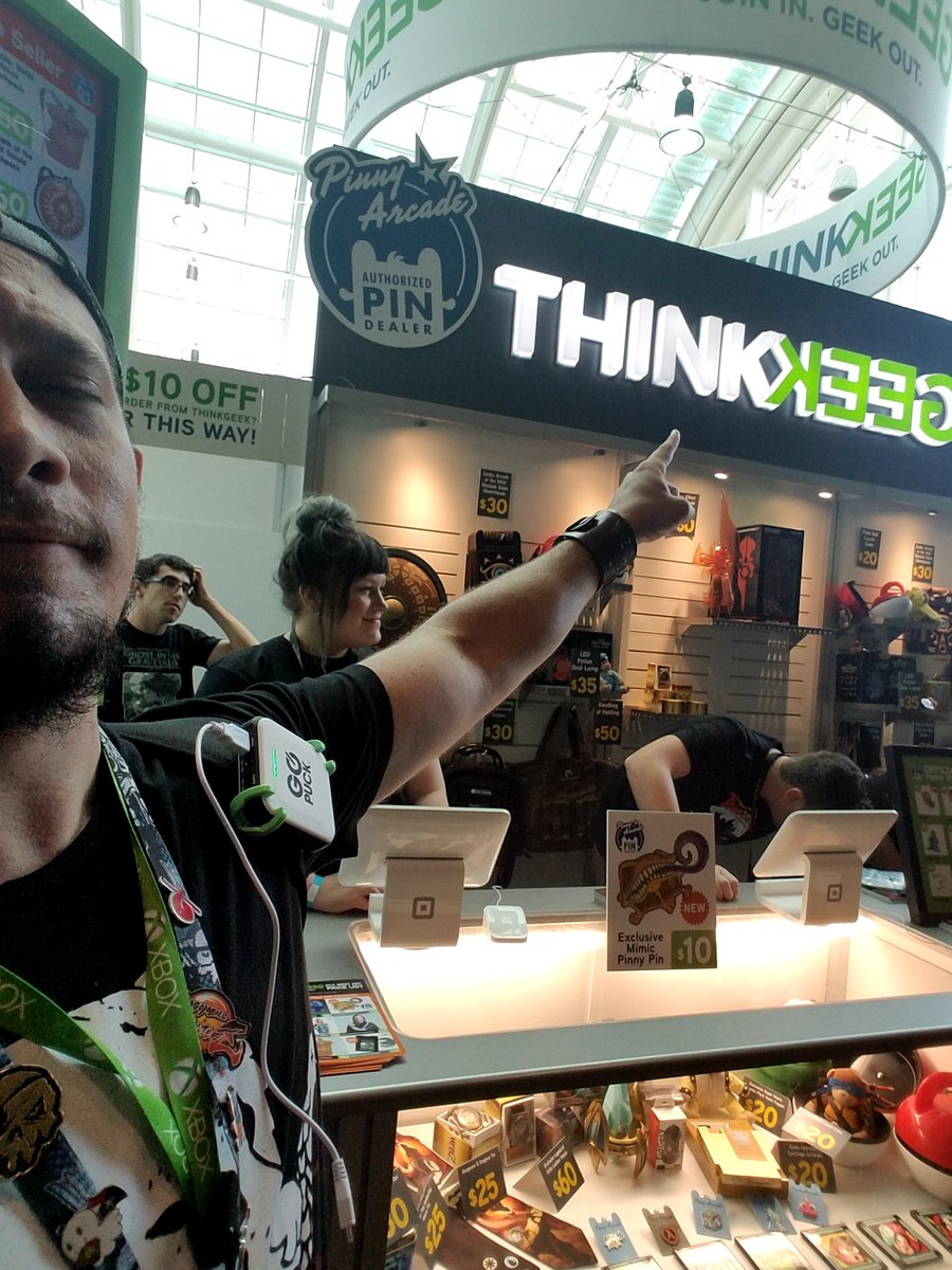 _RocketBear_'s tweet photo. I'm at the #ThinkGeekPax booth! Cool people, sweet swag. https://t.co/ux9CBc76kP