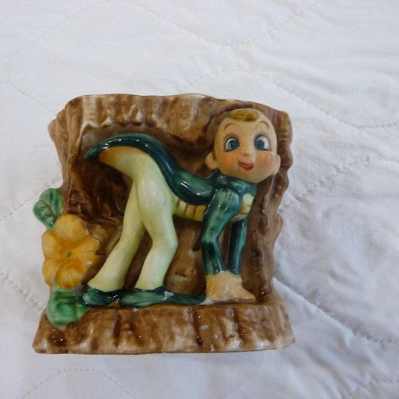 mellowyellow06's tweet photo. Vintage Planter Elf With Green Jacket and Elf Shoes Hiding https://t.co/knPhO0LtQN via @Etsy #Irish #luckycharm #elfPlanter #luckoftheIrish https://t.co/S12fXlhVXn