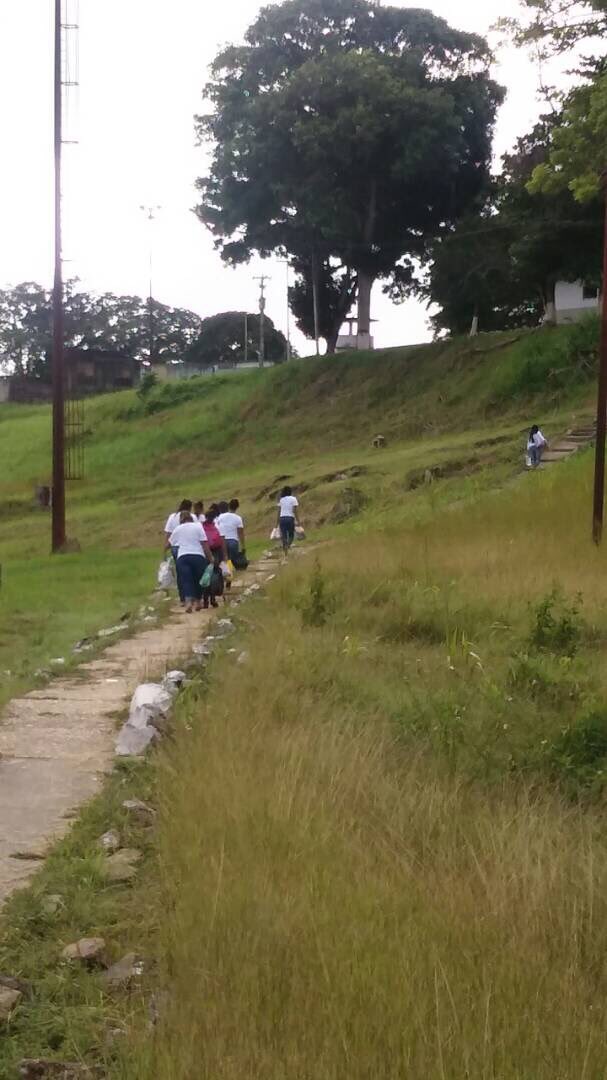 MariaCorinaYA's tweet photo. Cada 15 días desde #13Jul familias de estudiantes #Upel presos en El Dorado viajan 28 horas y les cuesta Bs.800mil. Necesitan nuestra ayuda! https://t.co/iqEVWPC2E1